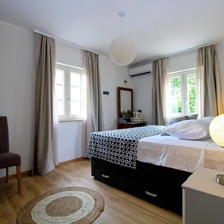 Fuer 6 Personen Ca 100 Qm In Rakalj, Istrien Bucht Von Rasa *